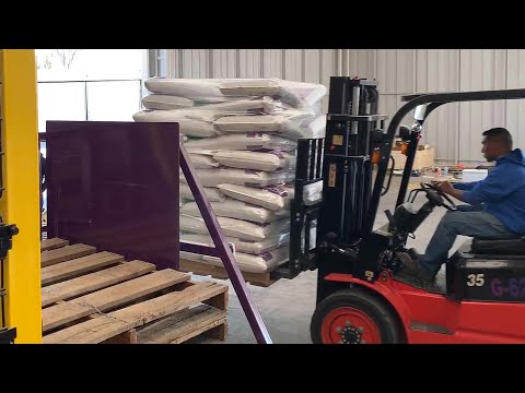 Bagging System with Palletizing Robot for Livestock Feed