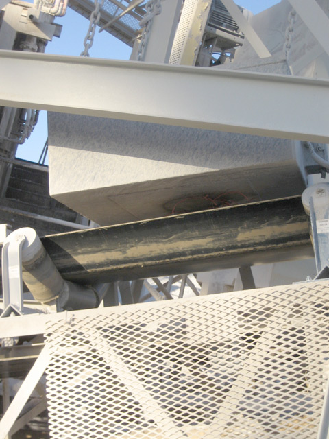 Electro Magnet Above Aggregate Conveyor