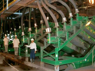 fine screening and dewatering for mineral processing