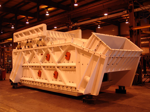 Double Deck Natural Frequency Screen processes Crushed Limestone front view