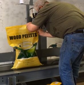 filling-hardwood-pellet-bags-295x300