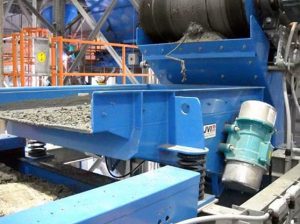 Large Vibratory Feeder to Meter Damp Sand and Aggregate