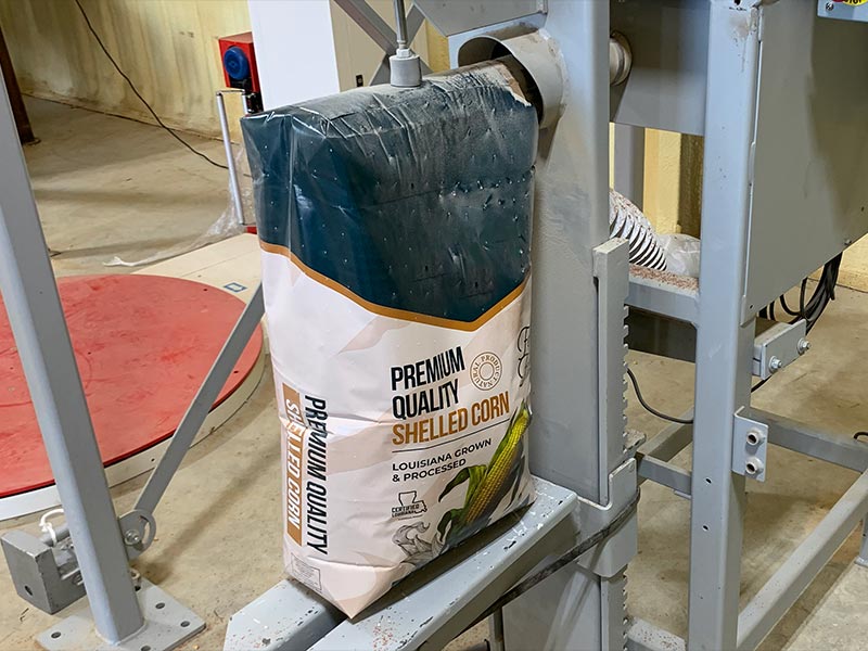 grain bagging system fills 50 lb bags with shelled corn