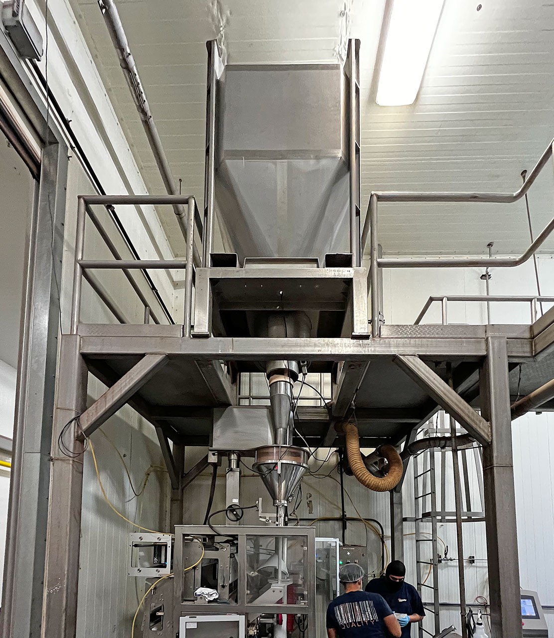 Stainless steel IBC container above powder sachet packing machine