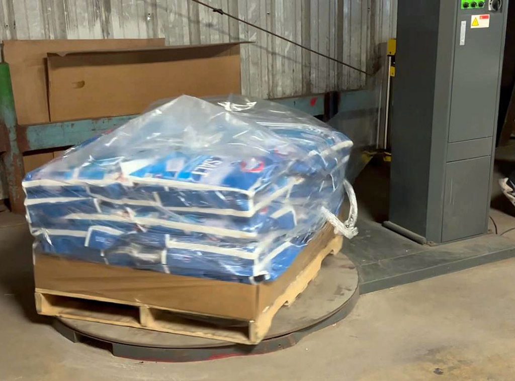 pallet wrapper machine for bags of salt