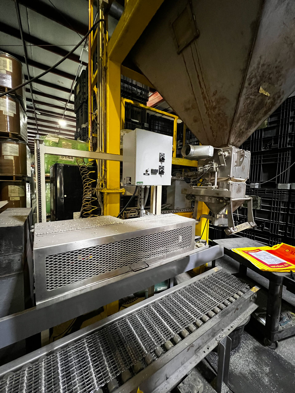 Fertilizer Bagging System Using Buckhorn CenterFlow Seed Boxes