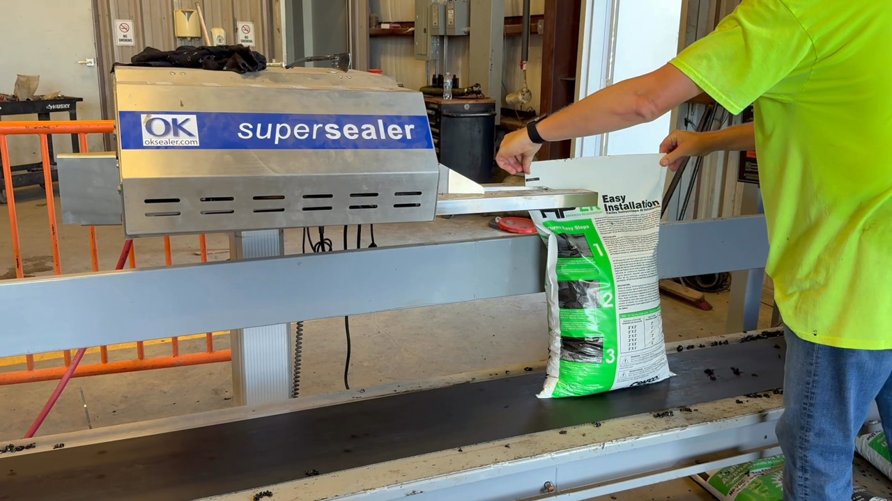 guiding bag of asphalt cold patch through hot air bag sealer