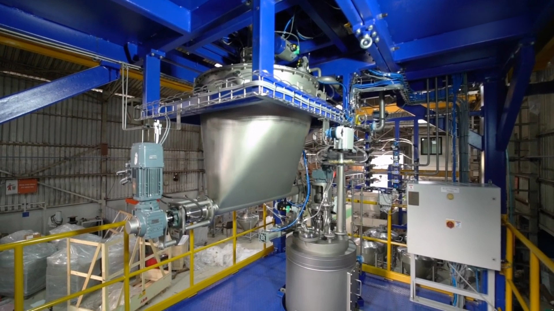 metered powder feeder and controlled reaction chamber