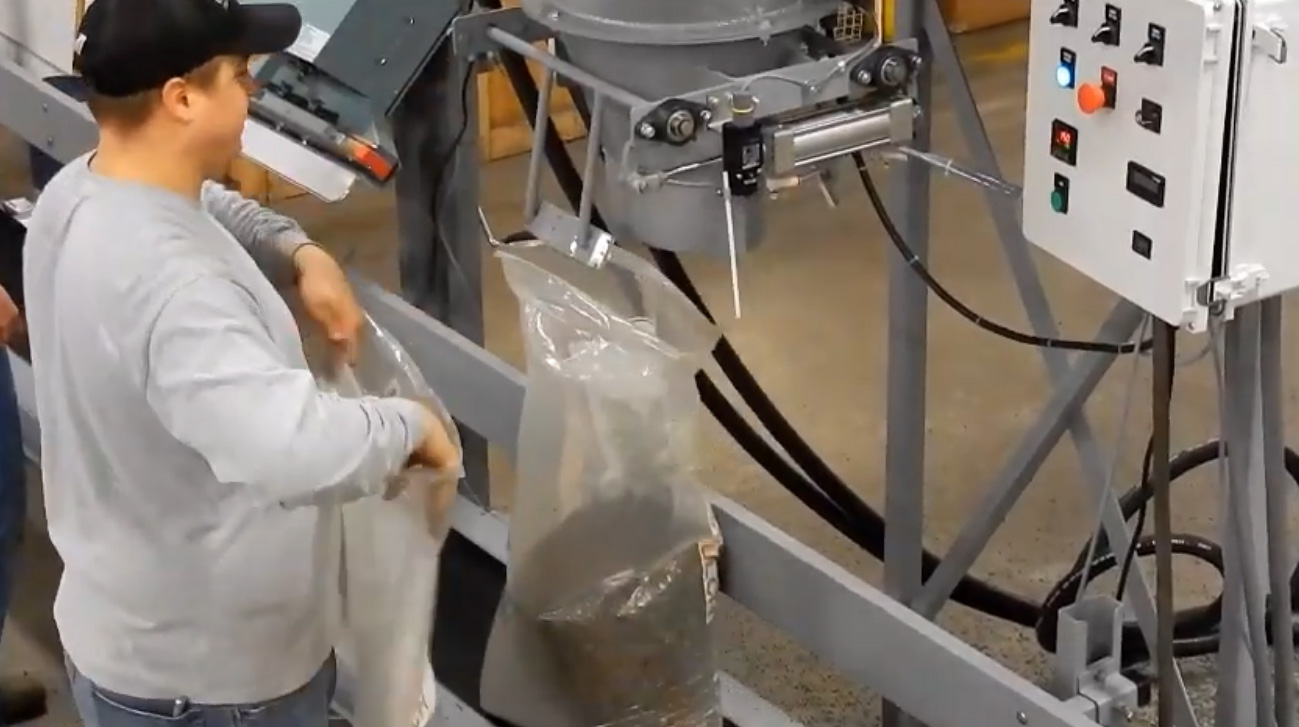 SCRS Bagging System Filling Landscape Product Bag