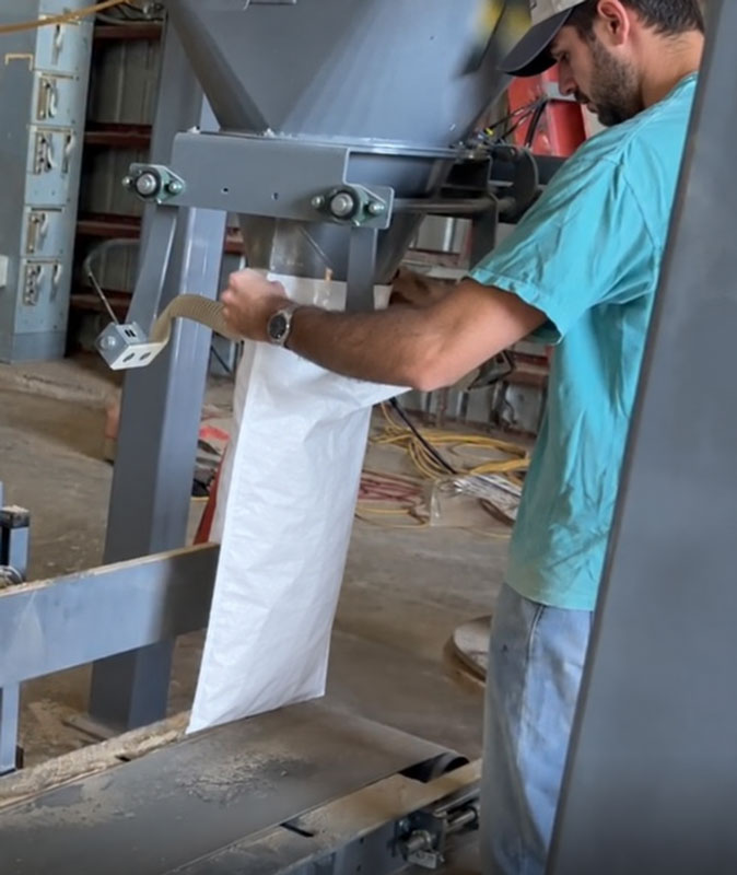 filling open mouth bag with granular absorbent
